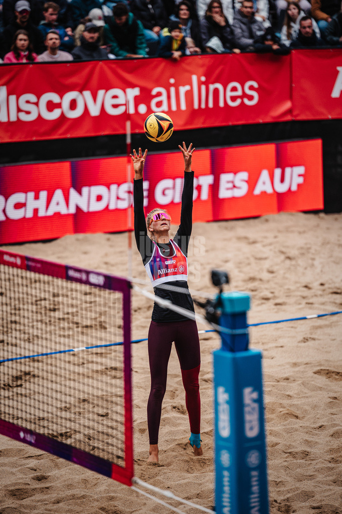 Beachvolleyball | Frauen | Allianz German Beach Tour 2026 | Tourstop Düsseldorf | 17.05.2026 | Nele Barber beim Zuspiel