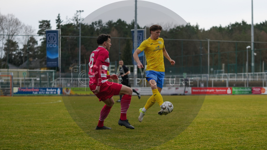 Fußball, Herren, Saison 2025/2026, Regionalliga Nordost, 26. Spieltag, FSV 63 Luckenwalde vs. Greifswalder FC, Samstag 14.03.2026, Werner-Seelenbinder-Stadion Luckenwalde, | Fußball, Herren, Saison 2025/2026, Regionalliga Nordost, 26. Spieltag, FSV 63 Luckenwalde vs. Greifswalder FC, Samstag 14.03.2026, Werner-Seelenbinder-Stadion Luckenwalde, Im Bild: Jannis Farr (l. Greifswald) und Phillip König (r. Luckenwalde) - Realisiert mit Pictrs.com
