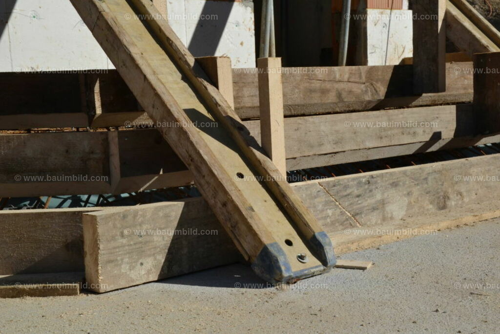 bib-lg04-betonarbeiten-0470 | Nach LV-Leistungsgruppen sortierte Detailfotos über den Bau eines Hauses. Alle Hausbau-Bilder direkt vom Urheber und Autor der Website Haus-Selber-Bauen.com