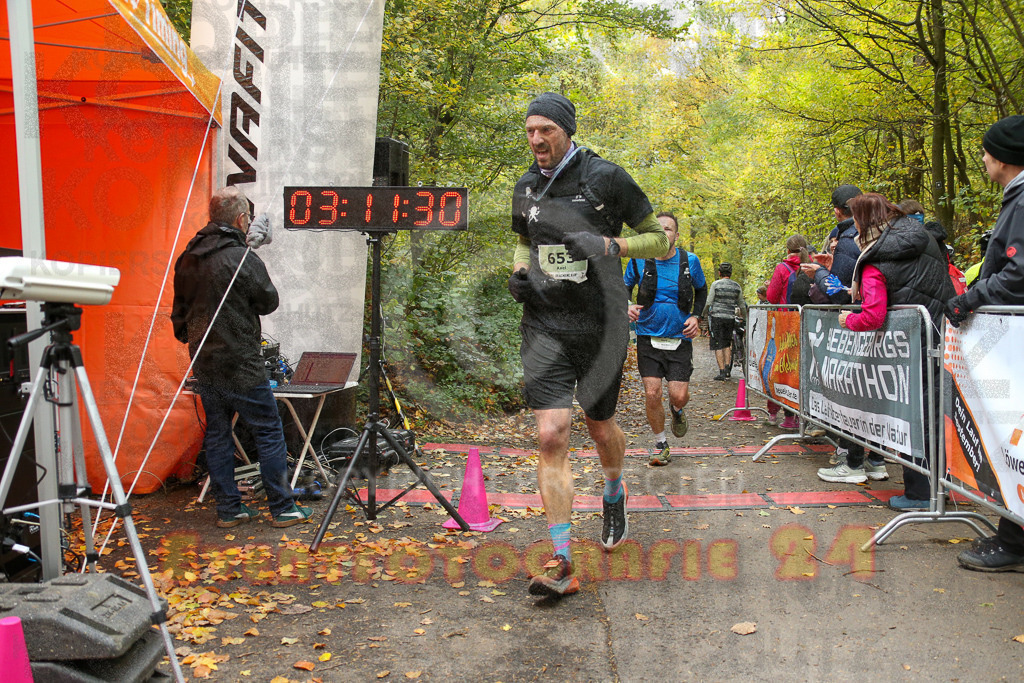 251026_1313_EX1_2894 | Sportfotografie im Rhein-Sieg Kreis, Köln, Bonn, NRW, Rheinland Pfalz, Hessen, etc. Unser Tätigkeitsfeld umfasst den Laufsport vom Volkslauf über den Marathon, Duathlon, Triathon bis zum Ultralauf wie Kölnpfad Ultra oder Schindertrail.