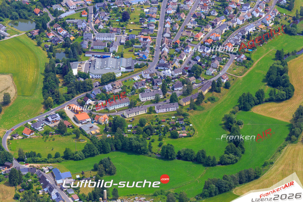 Die Luftaufnahme der Stadt Roeslau wurde vom UL-Flugzeug heraus erstellt ( keine Drohne )- hohe Auflösung für beste Qualität