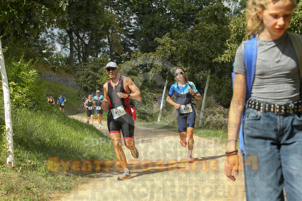 250824_1342_EX1_3295 | Sportfotografie im Rhein-Sieg Kreis, Köln, Bonn, NRW, Rheinland Pfalz, Hessen, etc. Unser Tätigkeitsfeld umfasst den Laufsport vom Volkslauf über den Marathon, Duathlon, Triathon bis zum Ultralauf wie Kölnpfad Ultra oder Schindertrail.
