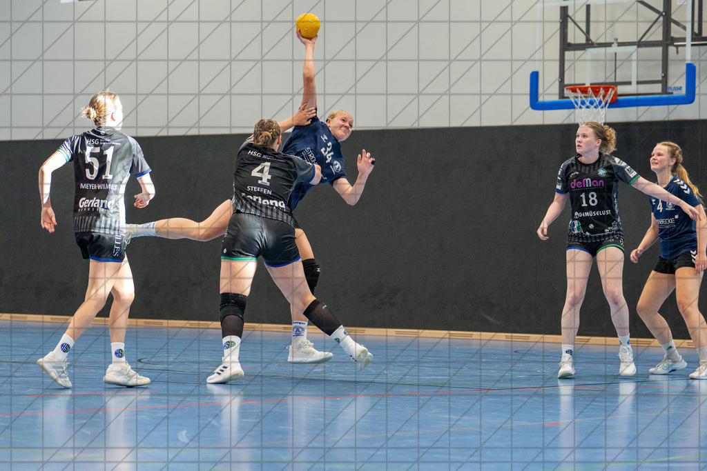 Saisonauftakt-Turnier TSG Burg Gretesch 25/26 | 1. Damen vs. HSG Werther/Borgholzhausen | Finja Schlegel (TSG Burg Gretesch #34) //  16.08.25: Saisonauftakt-Turnier TSG Burg Gretesch 25/26 | 1. Damen vs. HSG Werther/Borgholzhausen / Osnabrück / Deutschland  //   CREDIT:www.bullenfotos.de, Martin König, Hörner Weg 40, D-49078 Osnabrück, +4917663732967 // Nutzung und Weitergabe nur zu den vereinbarten Zwecken. Presseanfragen an Ersteller. Alle Rechte beim Ersteller. Honorierung nach MFM. - Realisiert mit Pictrs.com