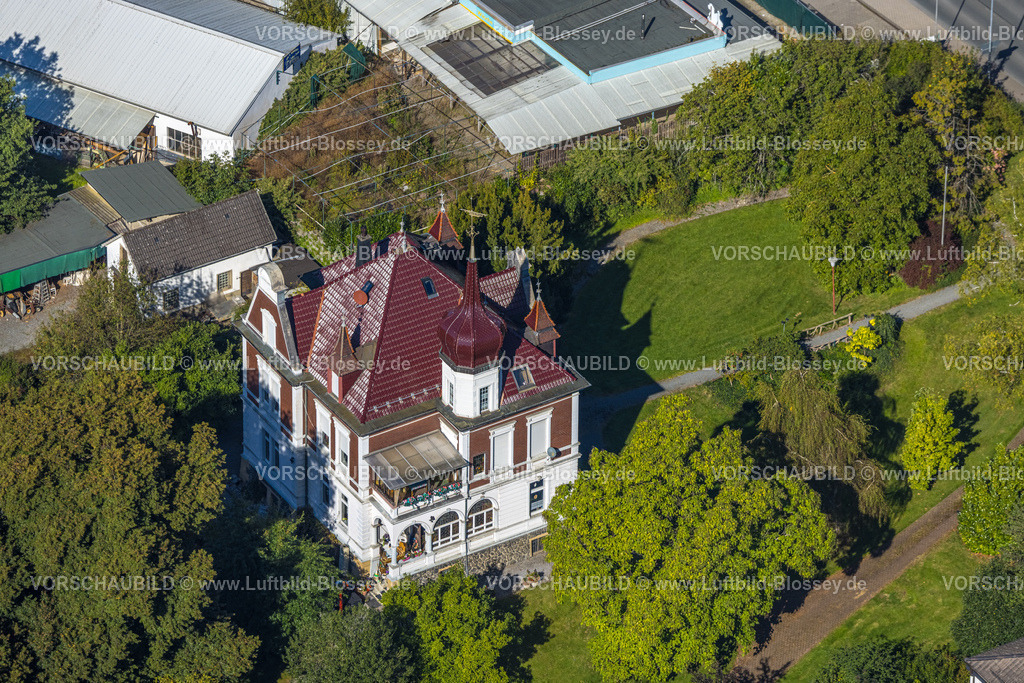 Plettenberg230908307 | Luftbild, Villa Eiringhausen Wohnhaus Reichsstraße 24 mit rotem Dach und Zwiebelturm, Eiringhausen, Plettenberg, Sauerland, Nordrhein-Westfalen, Deutschland