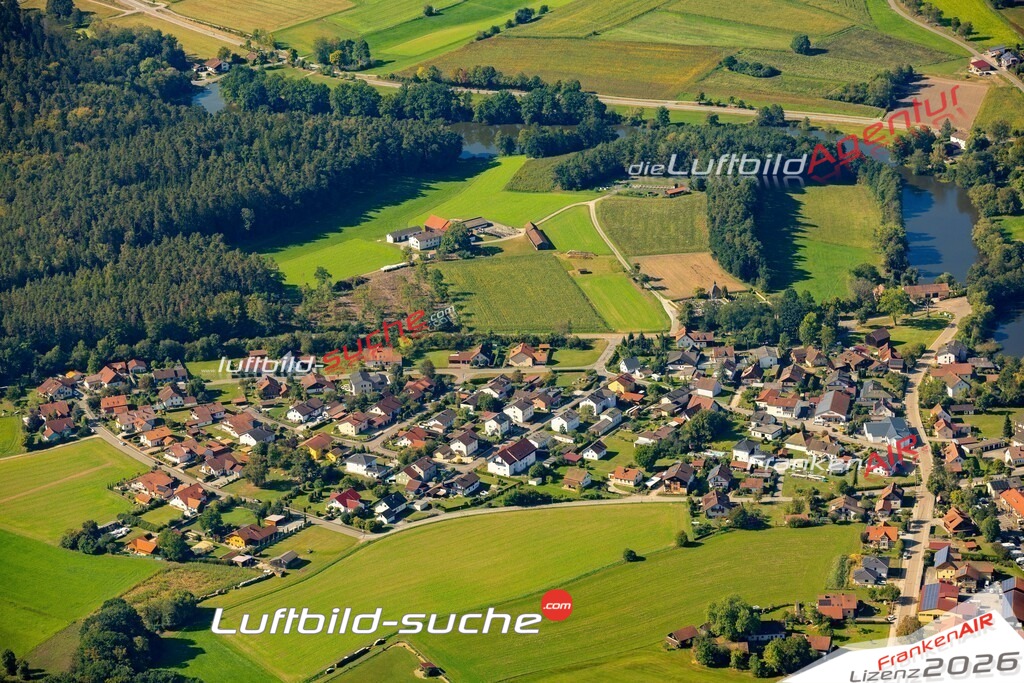 Das Luftbild zeigt : Neubäu am See Roding - Die Luftaufnahme wurde 2023 vom UL-Flugzeug aus erstellt ( keine Drohne ) - Hochauflösende Luftaufnahme - Für grossformatige Ausdrucke geeignet. Die Geschenkidee !Mit Lizenz und Bildrechte bestellbar