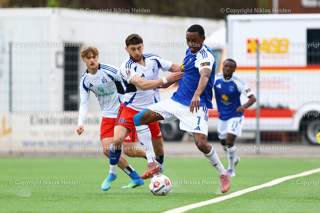 NH_HamburgerSVU21_KickersEmden_RegionalligaNord_19042026 | #10 Bilal Yalcinkaya (Hamburger SV U21), #7 Ayukayoh Mengot (Kickers Emden)Fußball I Herren I Regionalliga Nord I Saison 2025-2026 I 30. Spieltag I Hamburger SV U21 - Kickers Emden I 19.04..2026 I Stadion Hoheluft