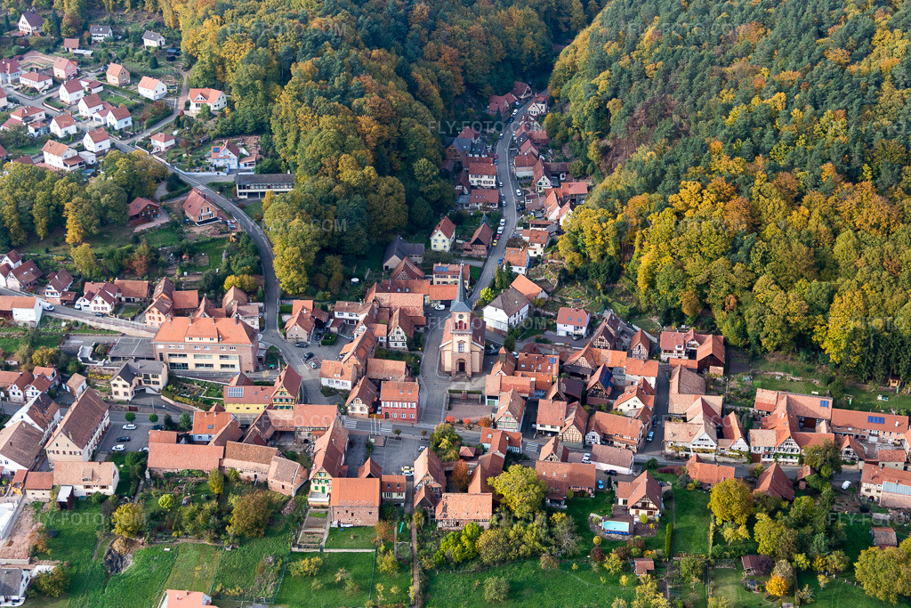 Aerial view: Protestant Church of Offwiller in the village center in Offwiller in the state Bas-Rhin, France.Photo: IMG_084800.jpg taken on 10/24/2015 by Werner Riehm/FLY-FOTO.comResolution of the original: 5472 x 3648 px