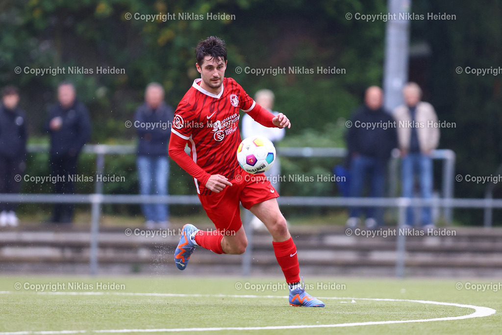 NH_HEBC_SCVWBillstedt_OberligaHamburg_12102025 | #28 Leon Mundhenk (SC Vorwärts Wacker Billstedt)Fußball I Herren I Gamesright Oberliga Hamburg I Saison 2025-2026  I 12. Spieltag I HEBC - SC Vorwärts Wacker Billstedt I 12.10.2025 I Reinmüllerplatz