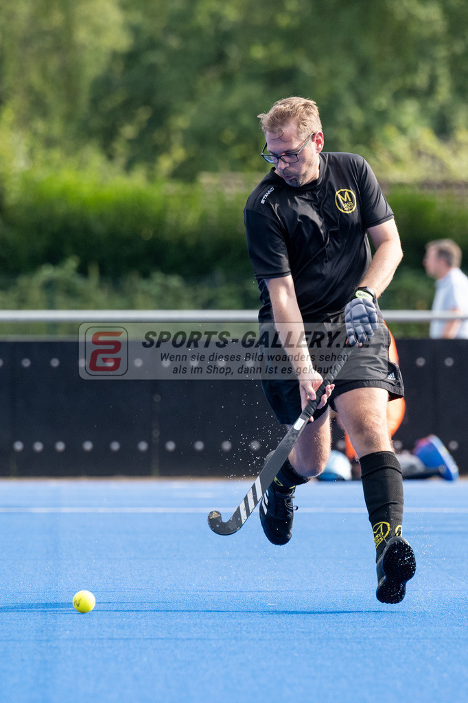SFE_20240817_0172 | Krefeld, Deutschland, 17.08.2024:  European Cup for Recreational Hockey Players im KTHC Stadion Rot-Weiss Köln Tennis and Hockey Club am 17.08.2024 in Krefeld, Deutschland. (Foto von Stephan Fehrmann)Krefeld, Germany, 17.08.2024: European Cup for Recreational Hockey Players in KTHC Stadion Rot-Weiss Köln Tennis and Hockey Club at 17.08.2024 in Krefeld, Deutschland. (Foto from Stephan Fehrmann)
