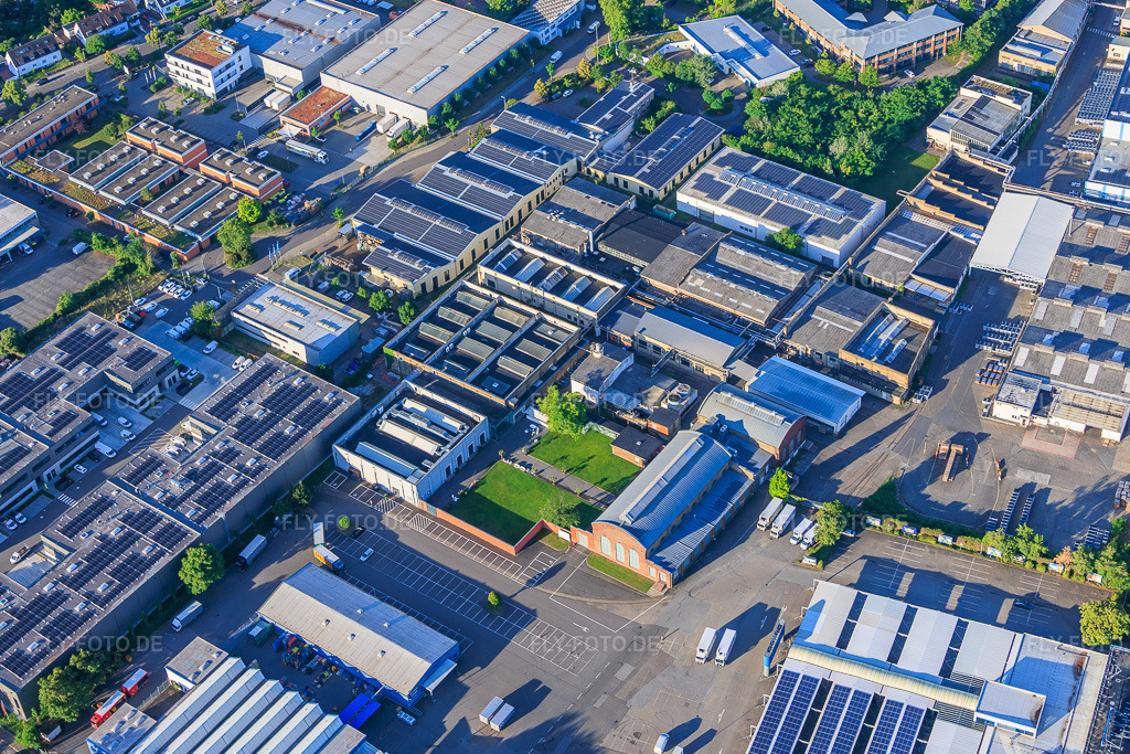 Luftbild: alte Schildkrötfabrik aus Norden im Ortsteil Neckarau in Mannheim im Bundesland Baden-Württemberg in Deutschland. – Foto: IMG_157433.jpg vom 18.06.2026 durch Werner Riehm/FLY-FOTO.de – Auflösung des Originals: 5470 x 3646 px – AlteSchildkrötfabrik