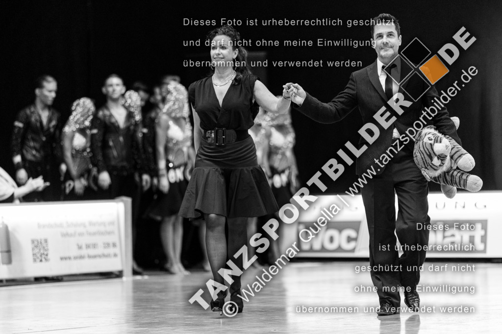 20240113-11928 | Hier finden Sie Tanz Bilder vom Latein und Standard Formationen tanzen. Sportbilder vom Tanzsport. Schöne Fotos und von Weltmeisterschaft, Europameisterschaft, Bundesliga, Regionalliga, Oberliga und Landesliga sowie von GOC Stuttgart, DanceComp, WM Bremen