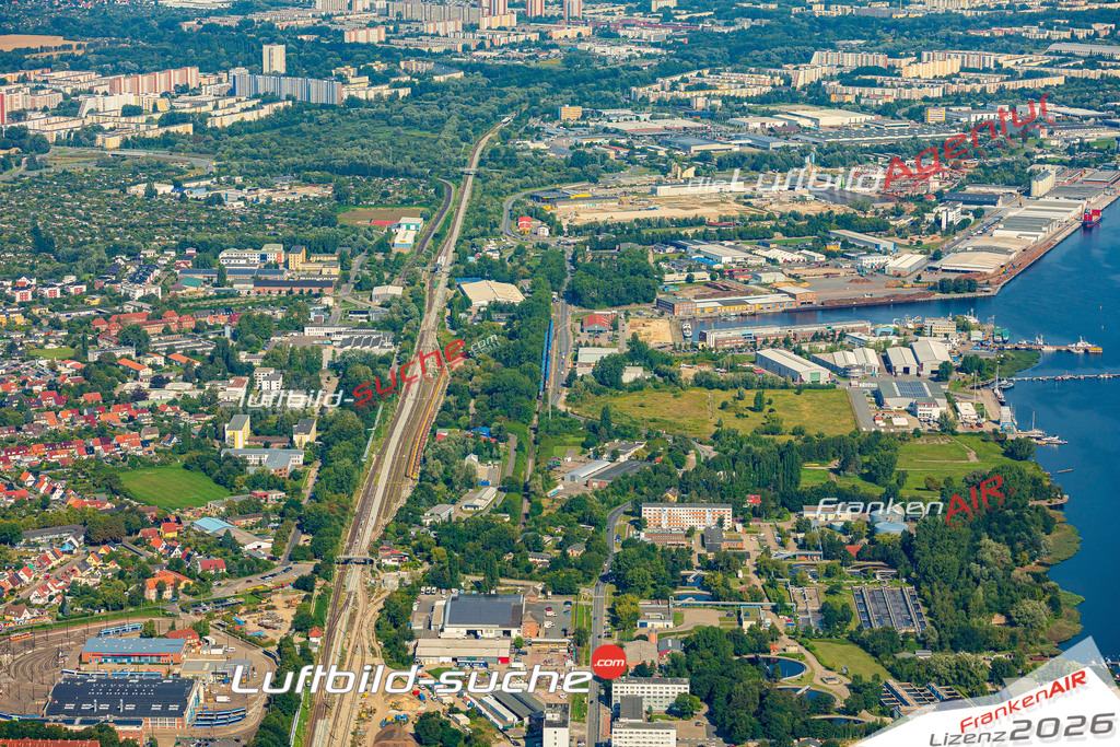 Reutershagen Rostock Bild- Das Luftbild wurde 2025 vom UL-Flugzeug heraus erstellt ( keine Drohne bzw. Drohnenaufnahme ) - Hochauflösende Luftaufnahme -Nicht vergleichbar mit Google Maps oder Satelittenbilder- Die Geschenkidee !Mit Lizenz und Bildrechte bestellbar - CC