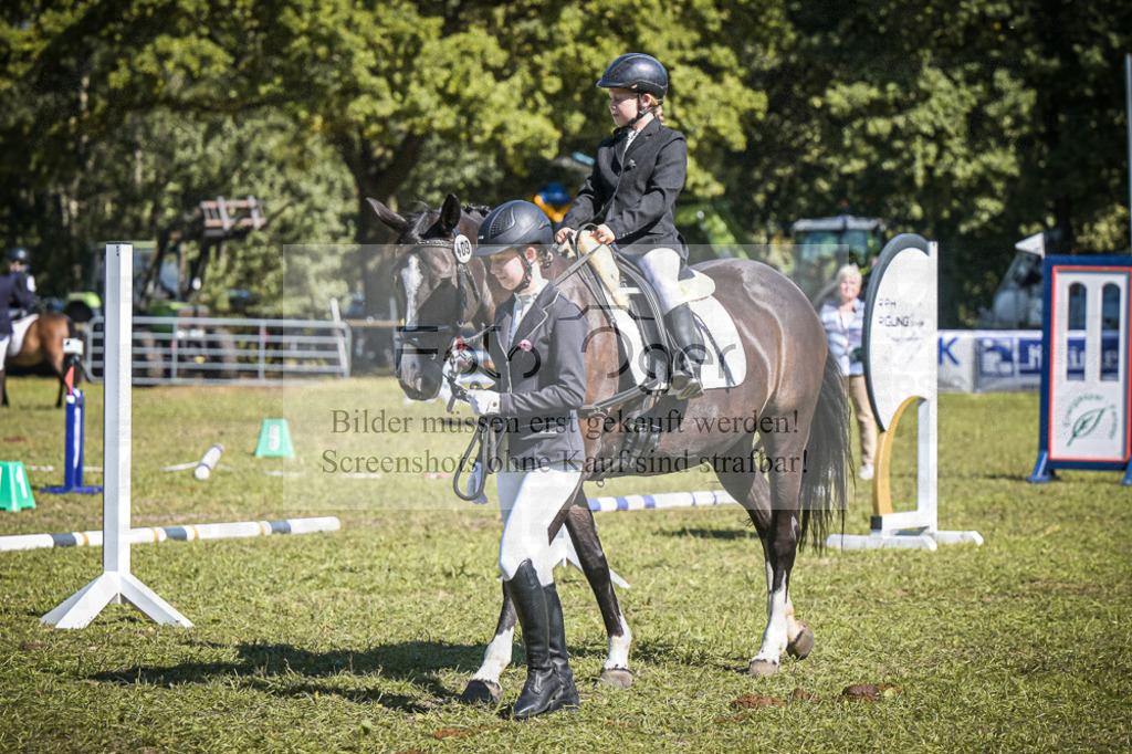 DOS_0191 | Entdecke hochwertige Reitturnierfotos von Foto Oger. Professionell, emotional und authentisch – jetzt Lieblingsmomente im Shop bestellen.Deutschlandweite Turnierfotografie. - Realisiert mit Pictrs.com