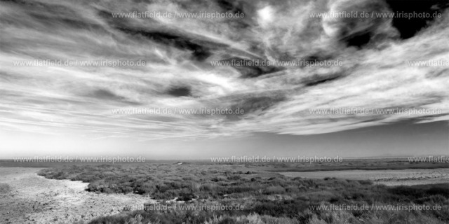 Himmel über der Camargue in sw | In Saintes Maries de la Mer