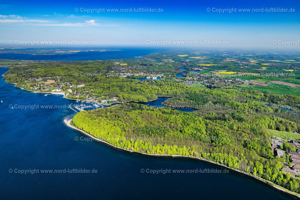 Glücksburg_Ruheforst_Flensburger_Förde_Gluecksburg_ELS_6753010524 | GLüCKSBURG 01.05.2024 Uferbereiche am Seegebiet des " Ruheforst " in einem Waldgebiet an der Uferstraße in Glücksburg im Bundesland Schleswig-Holstein, Deutschland. // Riparian areas on the lake area of " Ruheforst " in a forest area on street Uferstrasse in Gluecksburg in the state Schleswig-Holstein, Germany. Foto: Martin Elsen