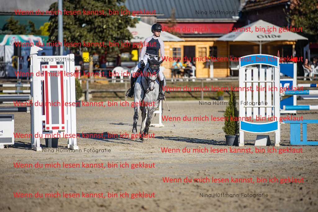 BK1A6197 | Turnierbilder Turnierfotos Nina Hüffmann Turnierfotografie Pferdefotografie Tierzeichnung Haustierzeichnung Pferdezeichnung Hundezeichnung Videograf  - Realisiert mit Pictrs.com