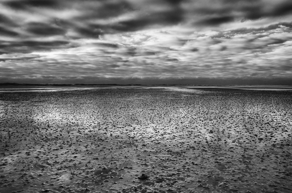 Wattfläche im Königshafen bei List auf Sylt © Holger Rüdel | Der Online-Shop von Holger Rüdel. Ausgewählte Fotografien als FineArt-Prints bestellen: Bildreportagen, Landschaften, Wildlife, History, Infrarot-Motive in Schwarzweiß und Verschiedenes.  - Realisiert mit Pictrs.com