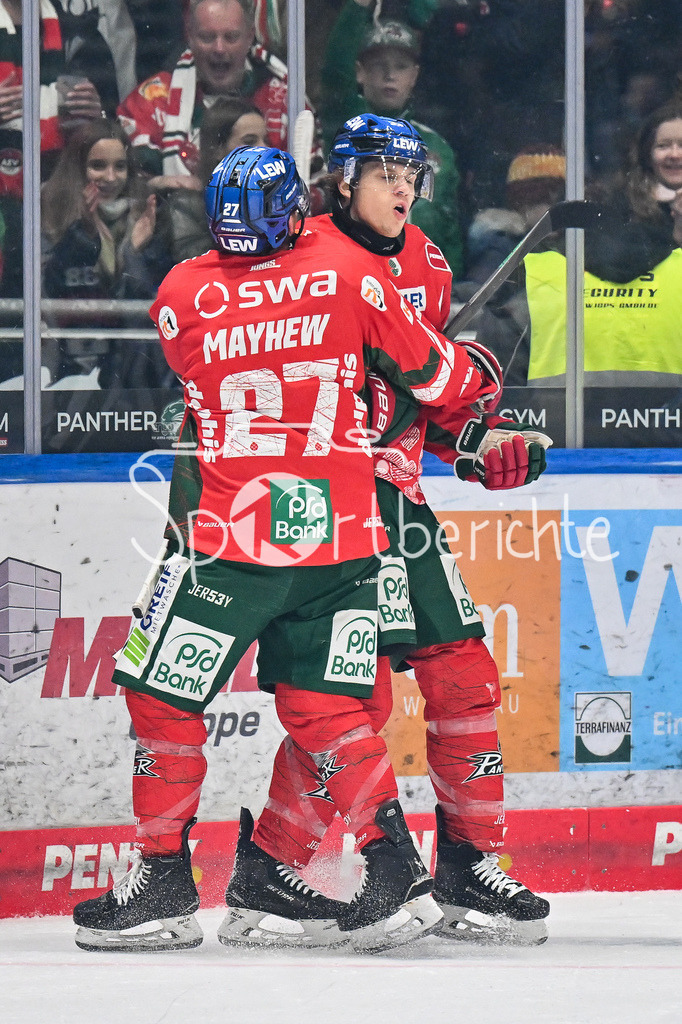 Augsburger Panther - ERC Ingolstadt | AUGSBURG, GERMANY - 12. DECEMBER: Jubel der Panther nach dem Treffer zum 2-1 durch Tim WOHLGEMUTH (Augsburger Panther 33) / Tor / Torschuetze / Freude / Happy während dem Match zwischen den Augsburger Panthern und dem ERC Ingolstadt am 27. Spieltag der Penny DEL im Curt Frenzel Stadion