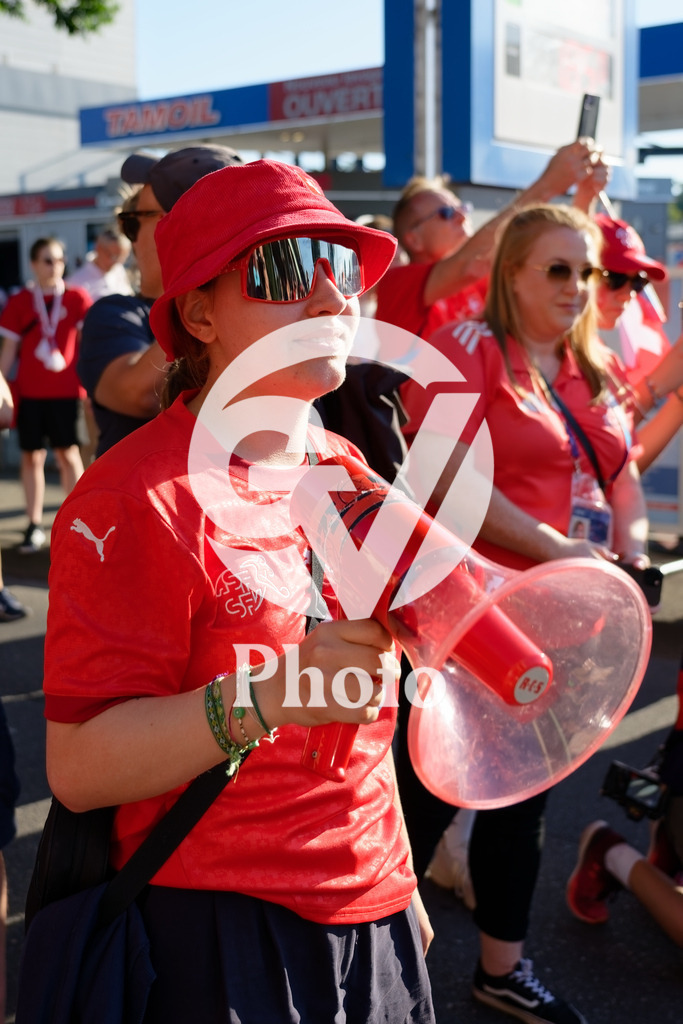 Finland v Switzerland: UEFA Women's EURO 2025 Group A | GENEVA, SWITZERLAND - JULY 10: Fans of Switzerland  during the UEFA Women's EURO 2025 Group A match between Finland and Switzerland at Stade de Geneve on July 10, 2025 in Geneva, Switzerland. (Photo by Giuseppe Velletri/Sports Press Photo/Getty Images)