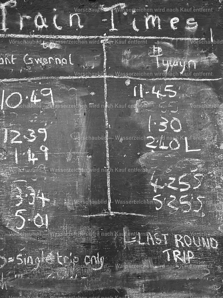 Train times | online Fotogalerie mit schwarz-weiß Fotografien und Shop für zeitlose  Poster und Leinwände in stilvollem schwarz weiß  - Realisiert mit Pictrs.com