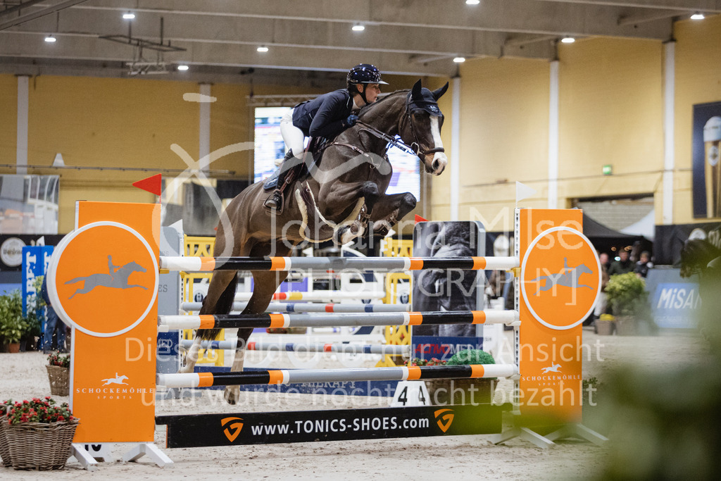 221217_Warstein_GP-207 | Deine schönsten Turniermomente als professionelle Fotos! Entdecke hochwertige Pferdesport-Fotografie im Online-Shop. Jetzt Fotos finden & bestellen!