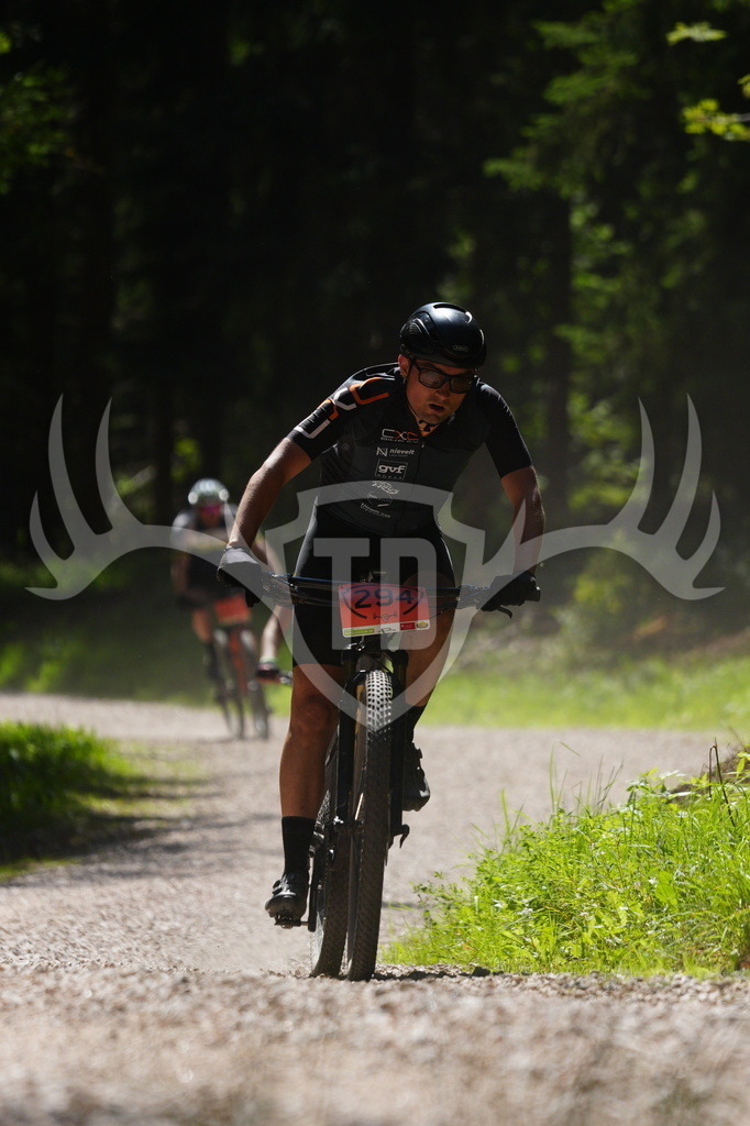 FC605616 | Fotogalerie der Treibjagd im Dunkelwald - Dein MTB Etappenrennen im Erzgebirge - Realisiert mit Pictrs.com