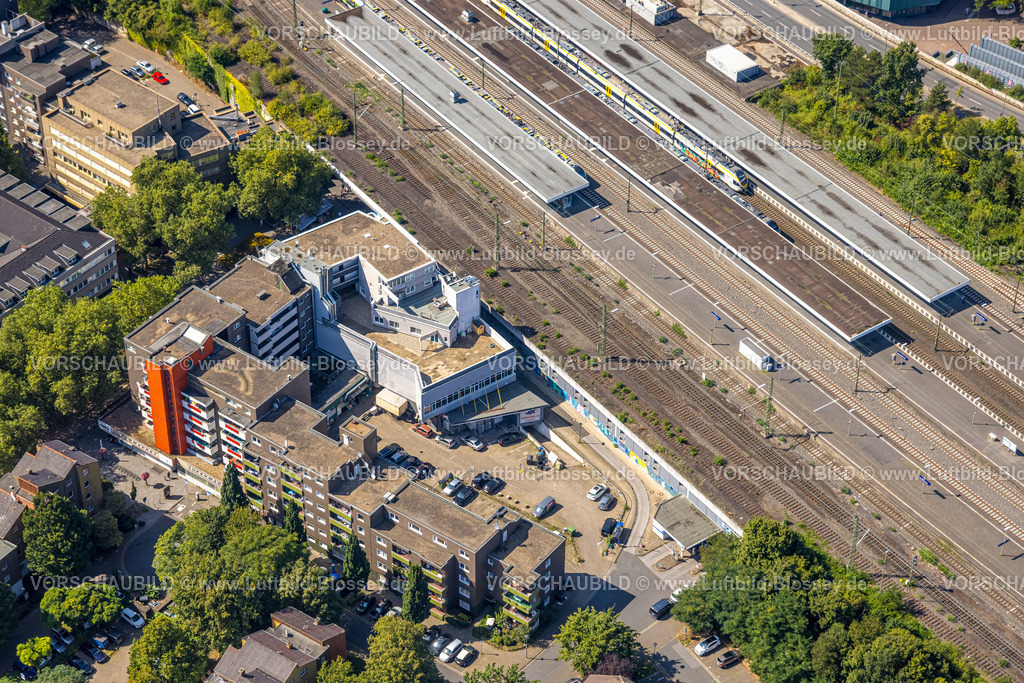 Gelsenkirchen240809142GE-Sued | Luftbild, City und Hbf Hauptbahnhof mit Einkaufszentrum Bahnhofsvorplatz, Hochhaussiedlung Bochumer Straße, Neustadt, Gelsenkirchen, Ruhrgebiet, Nordrhein-Westfalen, Deutschland