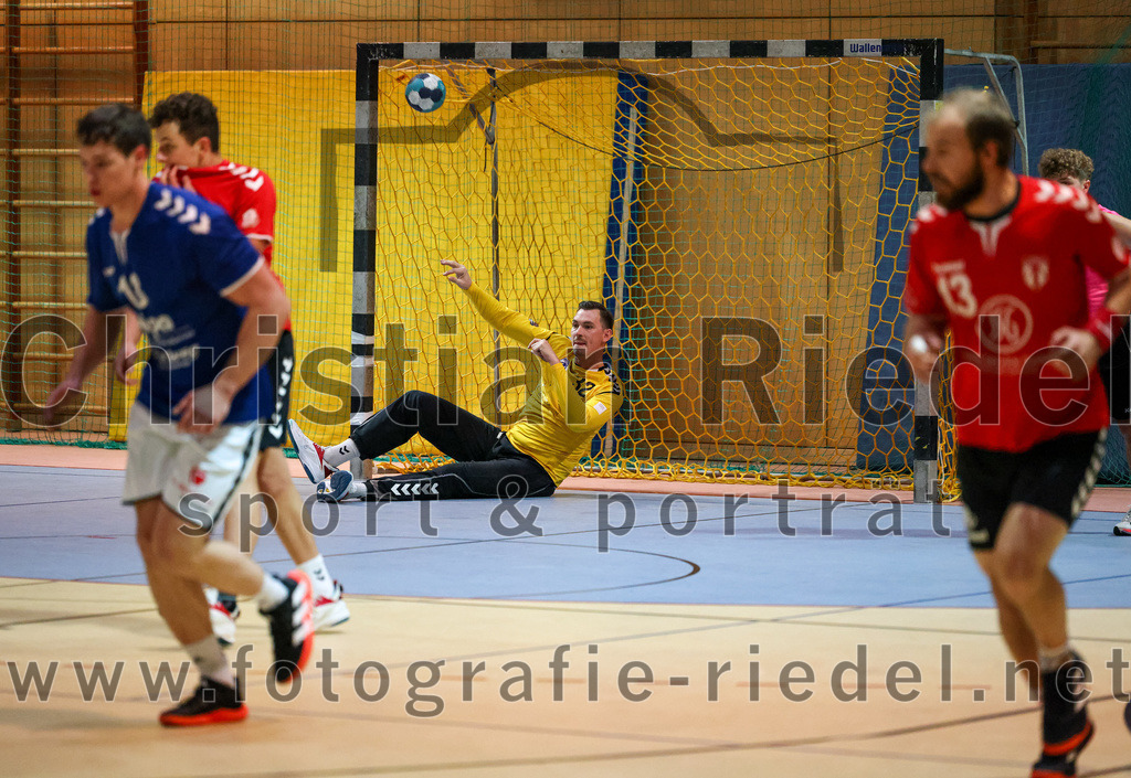 2022-11-19_023_SpVgg_Altenerding_gegen_TG_Landshut_II | Erding, Deutschland, 19.11.2022:
Handball, Bezirksoberliga Männer 2022 / 2023, 9. Spieltag, SpVgg Altenerding gegen TG Landshut II, Endergebnis: 33:31

Torwart Finn Engelking (SpVgg Altenerding, #32)

Foto: Christian Riedel / fotografie-riedel.net