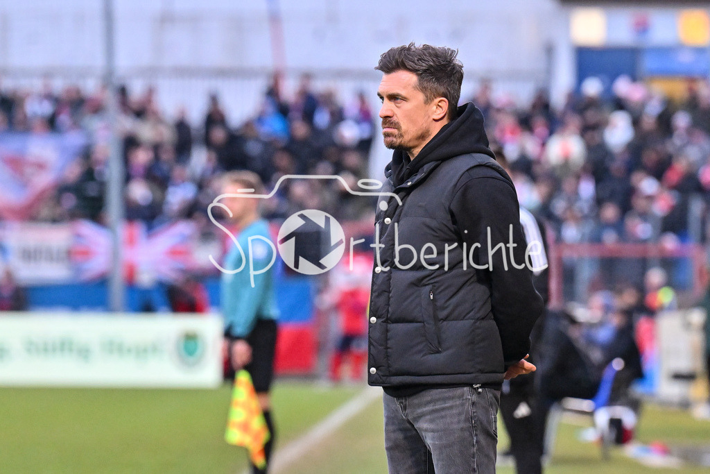 SpVgg Unterhaching - Dynamo Dresden | im Bild Dynamo Dresden Trainer Thomas STAMM / Freistleler / Einzelfoto / 3. Liga: SpVgg Unterhaching - Dynamo Dresden, Uhlsportpark am 21.12.2024