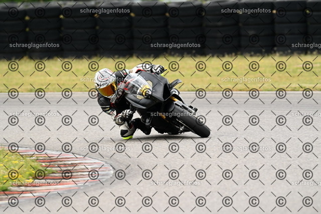 25bt02-1430 | markuskiefer.com - Realisiert mit Pictrs.com