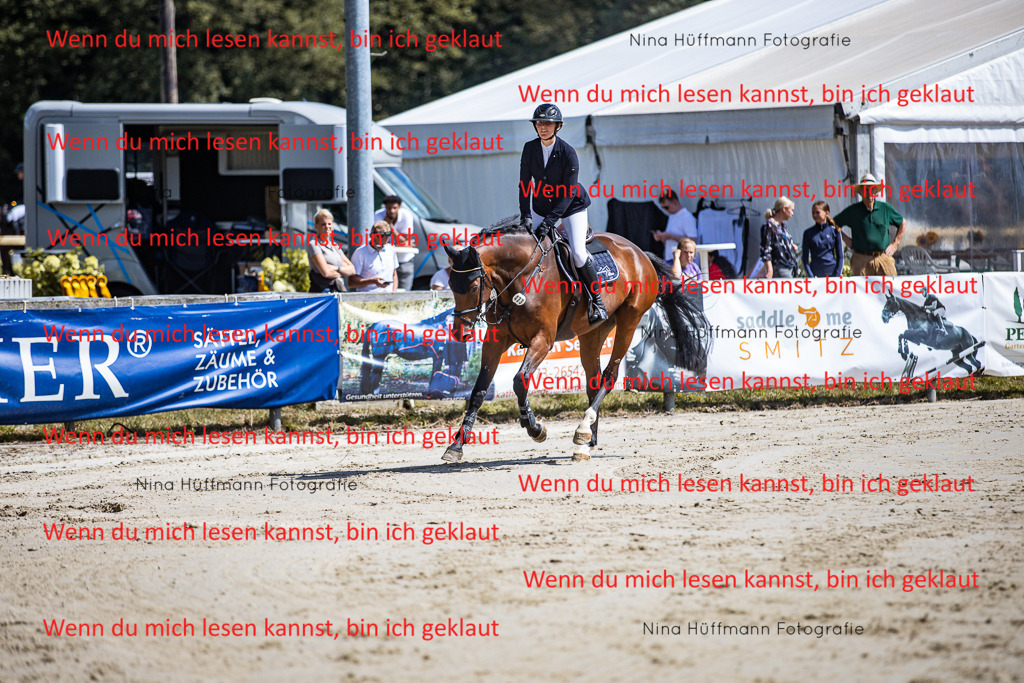 BK1A5010 | Turnierbilder Turnierfotos Nina Hüffmann Turnierfotografie Pferdefotografie Tierzeichnung Haustierzeichnung Pferdezeichnung Hundezeichnung Videograf  - Realisiert mit Pictrs.com