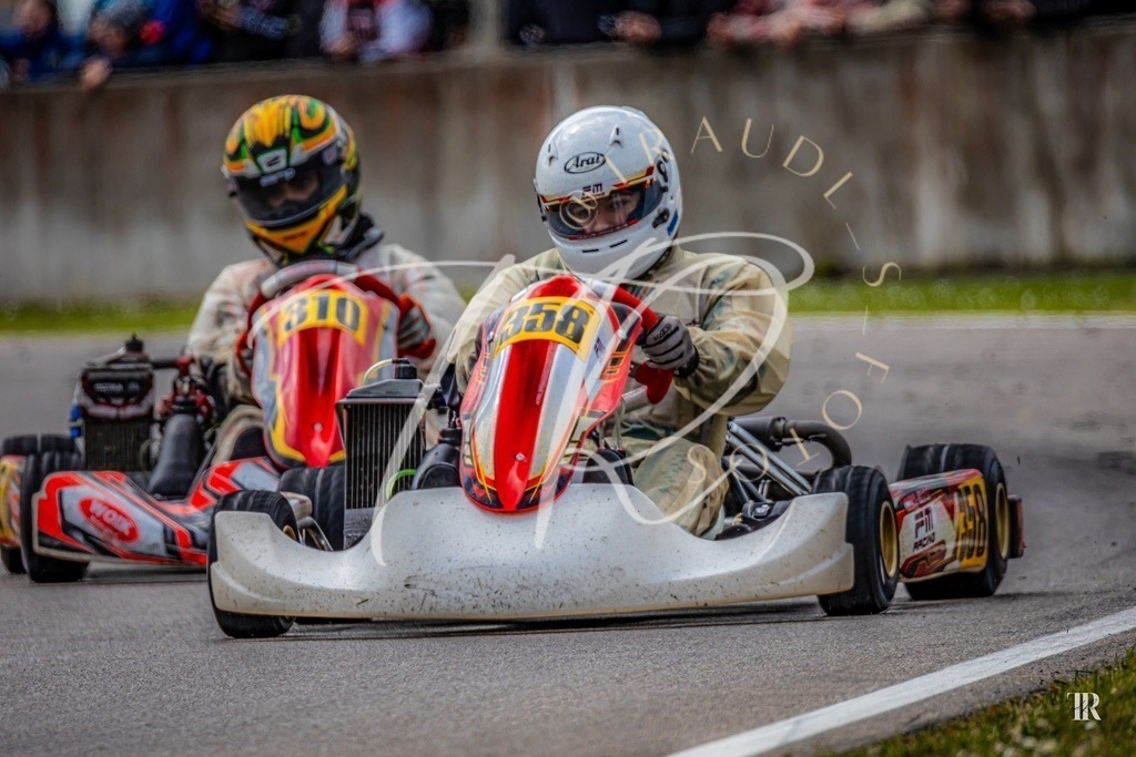 6a29f4731f434e89b200d893de9f760d | traudl_s_fotos