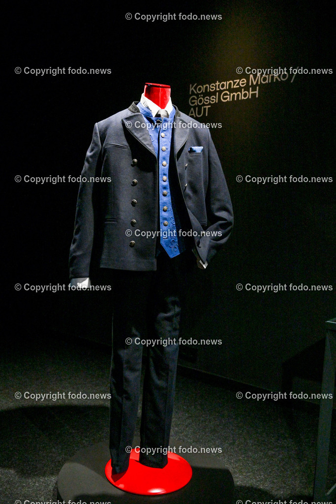 Schloss Linz_ Praesentation Oberoesterreicher Anzug_ 03.10.2023_-10 | 03.10.2023, Schlossmuseum Linz, AUT,  Praesentation Oberoesterreicher Anzug, im Bild Konstanze Marko - Goessl