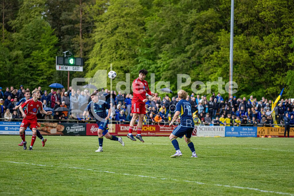 Sperber Veerßen - Tunc_ Firat (beim Kopfball) vs Wriedel (KP-Finale) 130526 dlP | immodelaporte-sportfotos - Realisiert mit Pictrs.com