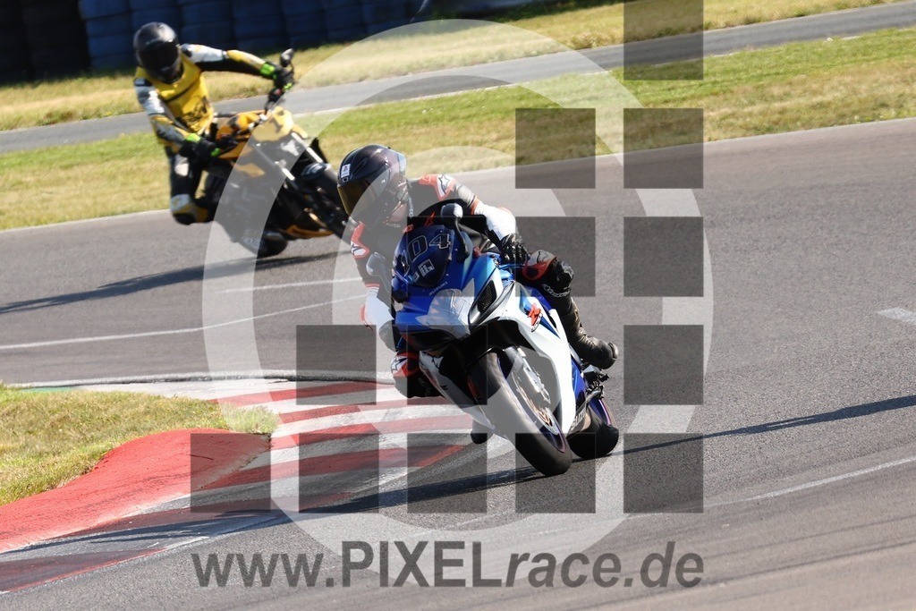 0104-20240718_02769 | Schöne Erinnerungen an spannende Momente - das festzuhalten ist unser Job. PIXELrace.de ist seit 2003 auf den Rennstrecken Europas unterwegs um die Action draußen beim Fahren und die wunderbare Stimmung imm Fahrerlager für euch einzufangen.