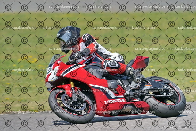 26BT02-1986 | markuskiefer.com - Realisiert mit Pictrs.com