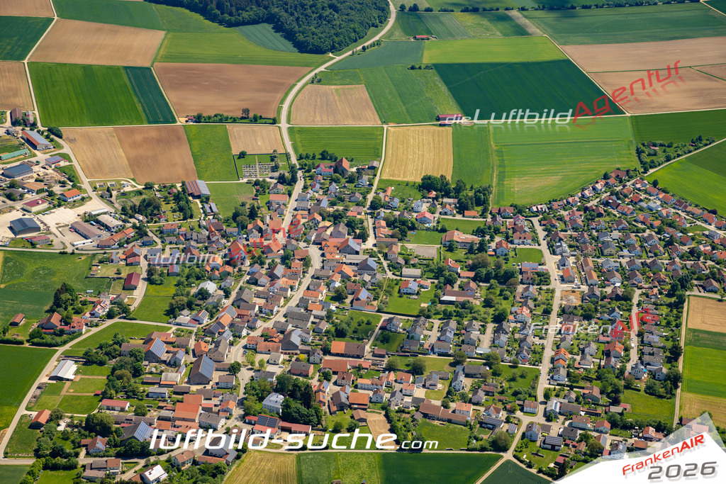 Aktuelles Luftbild von  Raitenbuch - Die Luftaufnahme wurde 2022 mittels UL-Flugzeug erstellt ( keine Drohne ) - hochauflösende Kamera-Systeme von  Canon -Beste Qualität - Für grossformatige Ausdrucke geeignet. Die Geschenkidee !