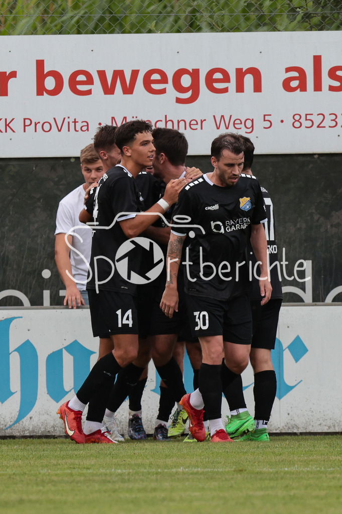 FC Pipinsried - FC Deisenhofen | Jubel nach 1-1 durch Michael BACHHUBER (FCP #10)