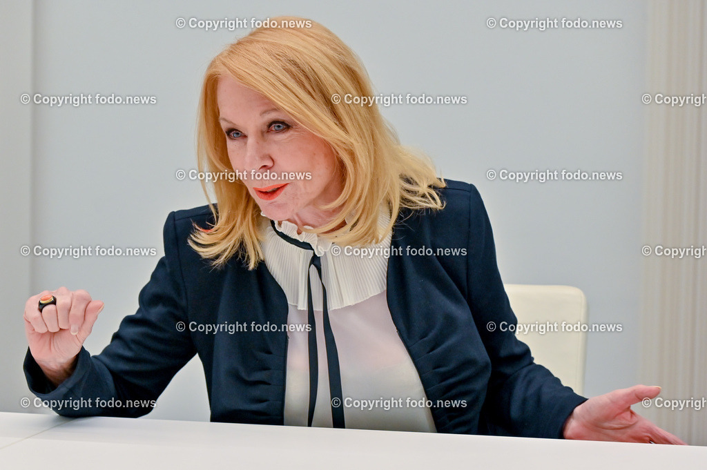 Gerda Rogers_ Starastrologin_ 19.012.2023-22 | 19.01.2023, Linz, AUT, Sparkasse Oberoesterreich im Bild Gerda Rogers (Starastrologin) 