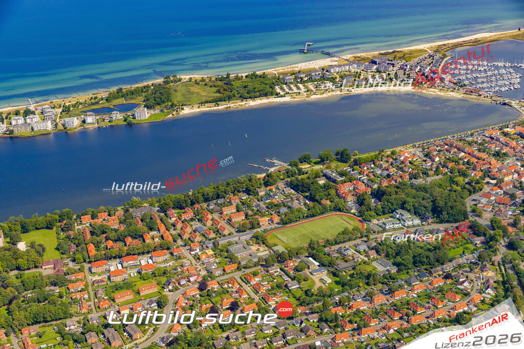 Sportanlage Heiligenhafen Bild- Das Luftbild wurde 2025 vom UL-Flugzeug heraus erstellt ( keine Drohne bzw. Drohnenaufnahme ) - Hochauflösende Luftaufnahme -Nicht vergleichbar mit Google Maps oder Satelittenbilder- Die Geschenkidee !Mit Lizenz und Bildrechte bestellbar - CC