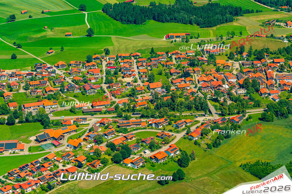 Luftaufnahme der Stadt Bad Bayersoien - Die Luftaufnahme wurde 2025 vom UL-Flugzeug heraus erstellt ( keine Drohne ) - Hochauflösende Luftaufnahme - für professionelle Ausdrucke geeignet. Die Geschenkidee !Mit Lizenz und Bildrechte bestellbar