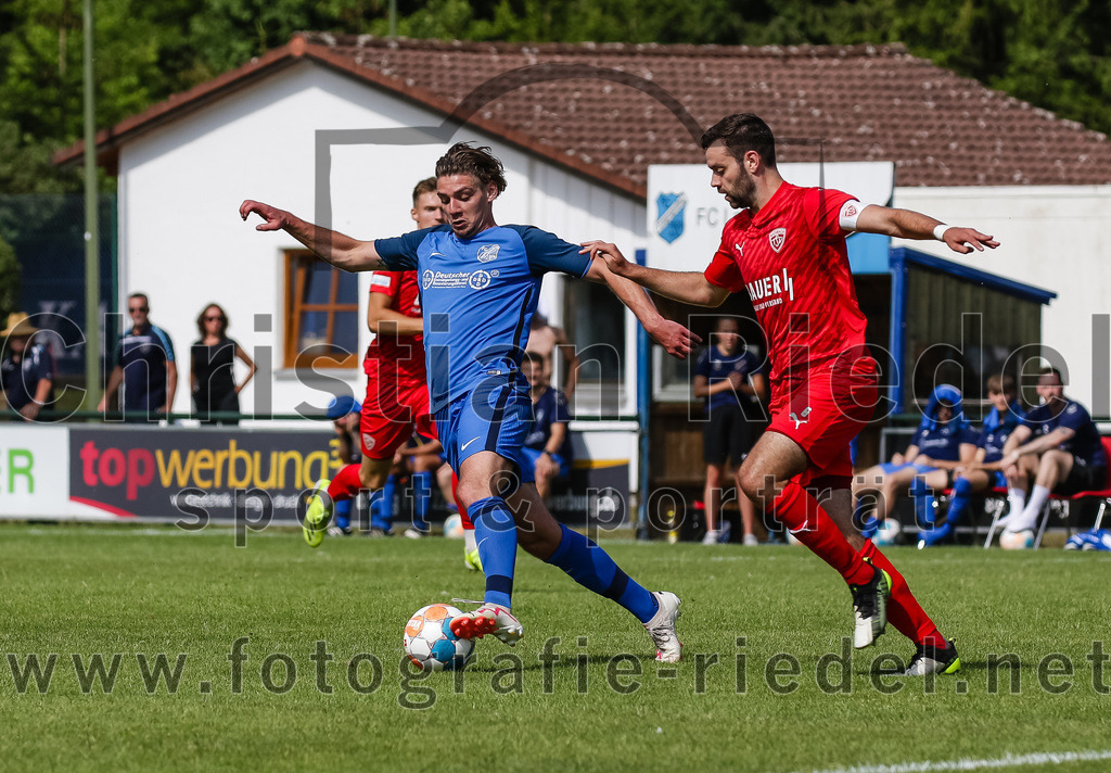 2023-07-08_094_FC_Langengeisling_gegen_TSV_Buchbach | Erding, Deutschland, 08.07.2023:
Fußball, Bezirksliga Oberbayern Ost 2023 / 2024, Testspiel, FC Langengeisling gegen TSV Buchbach, Endergebnis: 0:6

Maximilian Birnbeck (FC Langengeisling, #27), Philipp Walter (TSV Buchbach, #6)

Foto: Christian Riedel / fotografie-riedel.net