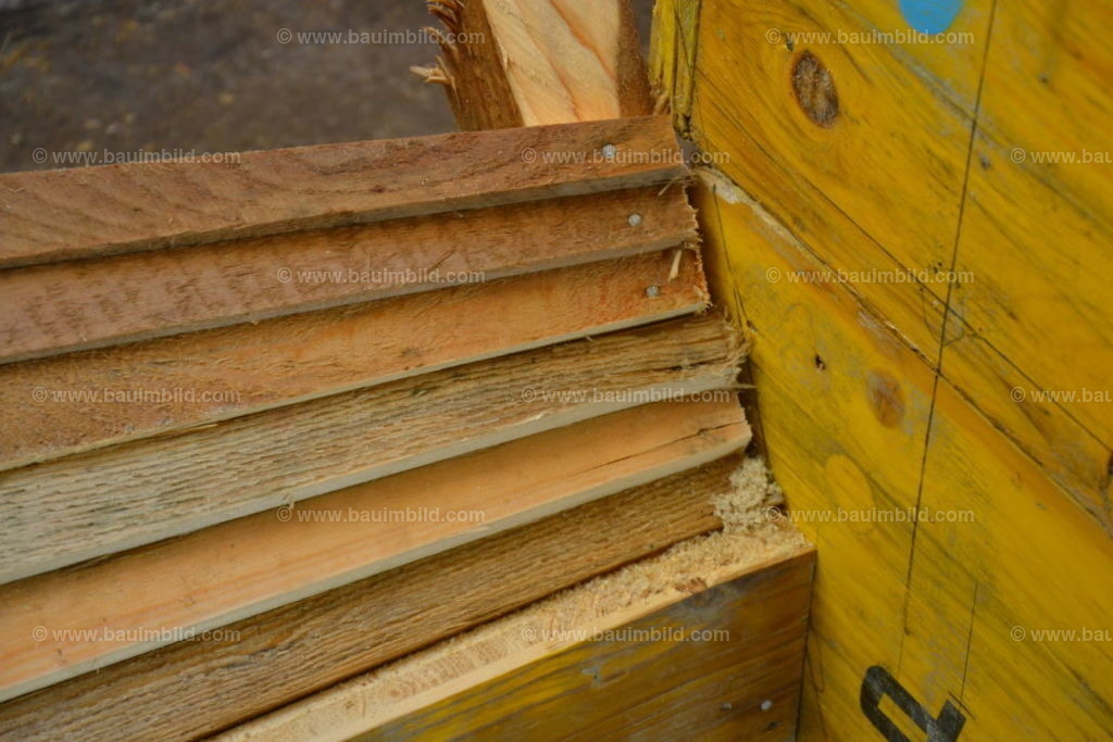 bib-lg04-betonarbeiten-0680 | Nach LV-Leistungsgruppen sortierte Detailfotos über den Bau eines Hauses. Alle Hausbau-Bilder direkt vom Urheber und Autor der Website Haus-Selber-Bauen.com