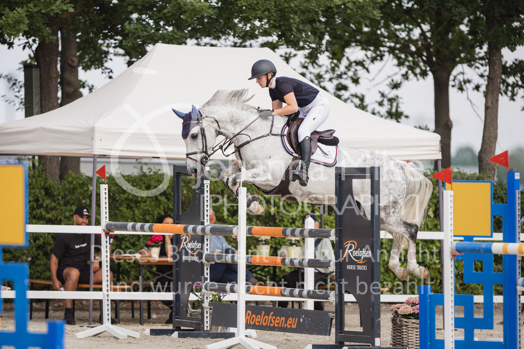 230616_Lemwerder_Springpf-M-811 | Deine schönsten Turniermomente als professionelle Fotos! Entdecke hochwertige Pferdesport-Fotografie im Online-Shop. Jetzt Fotos finden & bestellen!