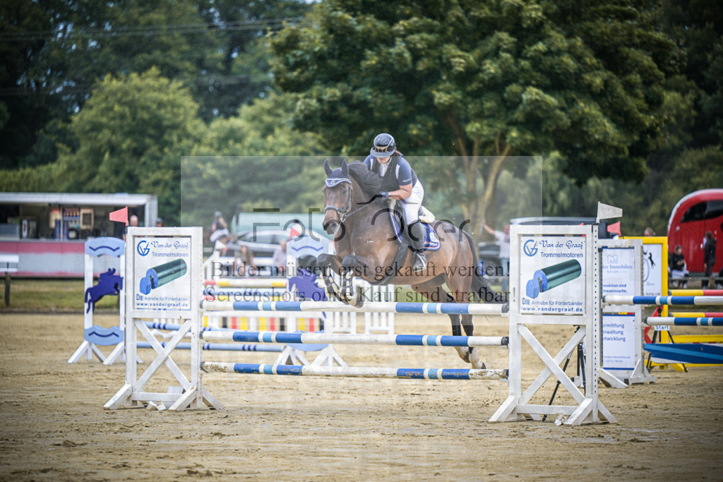DOS_5614 | Entdecke hochwertige Reitturnierfotos von Foto Oger. Professionell, emotional und authentisch – jetzt Lieblingsmomente im Shop bestellen.Deutschlandweite Turnierfotografie. - Realisiert mit Pictrs.com