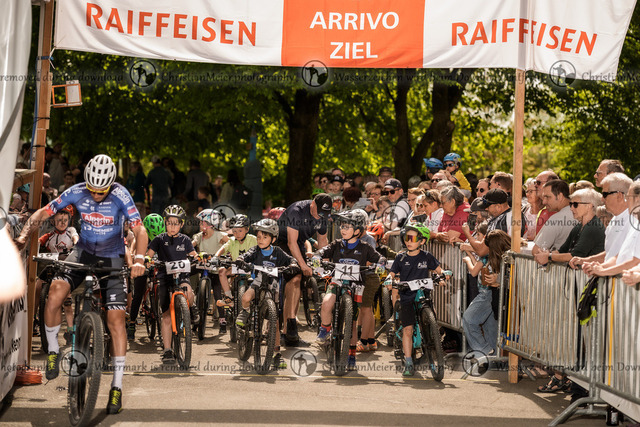 Eierlesen 2026 | Sie wurden bei einem Event oder Sportanlass fotografiert? Hier finden sie ihre Bilder! - Realisiert mit Pictrs.com