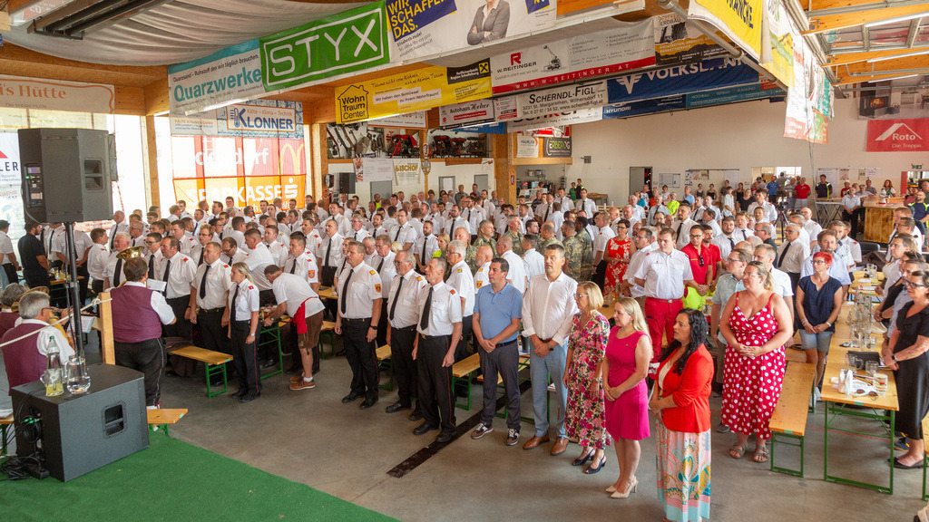 Festakt_057 | Fotodoku des Festaktes im FF-Haus Loosdorf anlässlich der Auszeichnung der Helfer und Hilfsorganisationen  der Hochwasserkatastrophe September 2024