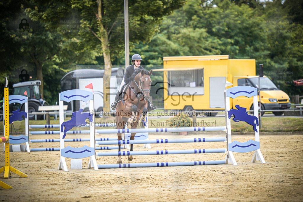 DOS_2326 | Entdecke hochwertige Reitturnierfotos von Foto Oger. Professionell, emotional und authentisch – jetzt Lieblingsmomente im Shop bestellen. - Realisiert mit Pictrs.com