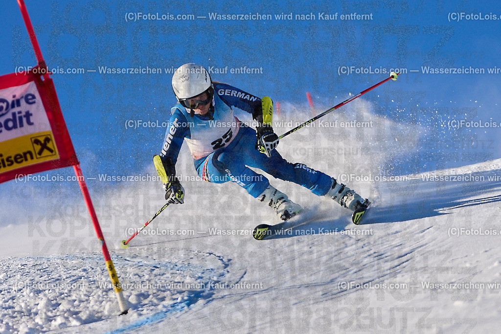 ALP3658_MASTERS-Cup_GS-C Damen_Noell Andrea | (C)FotoLois.com, Alois Spandl. FIS Masters-Cup Wildschönau, Giant Slalom auf der Piste Schatzberg GS, Siegerehrung auf dem Dorfplatz Niederau, Sa 13. Januar 2024.