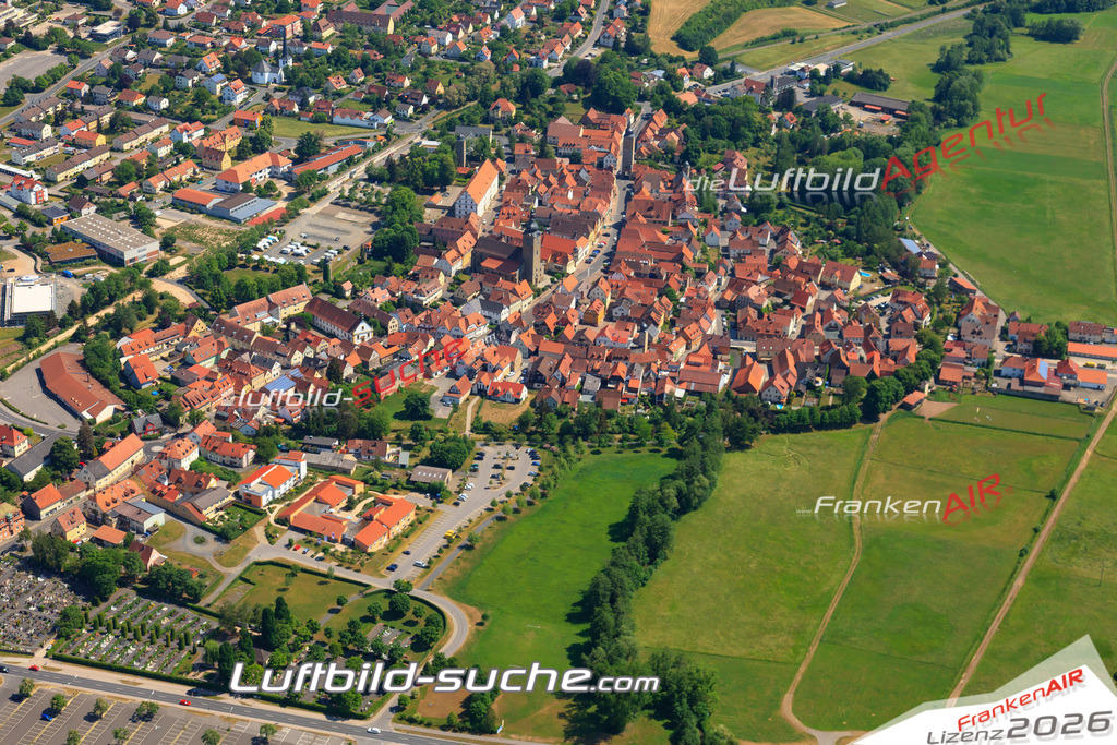 Die Luftaufnahme der Stadt Ebern wurde vom UL-Flugzeug heraus erstellt ( keine Drohne )- hohe Auflösung für beste Qualität